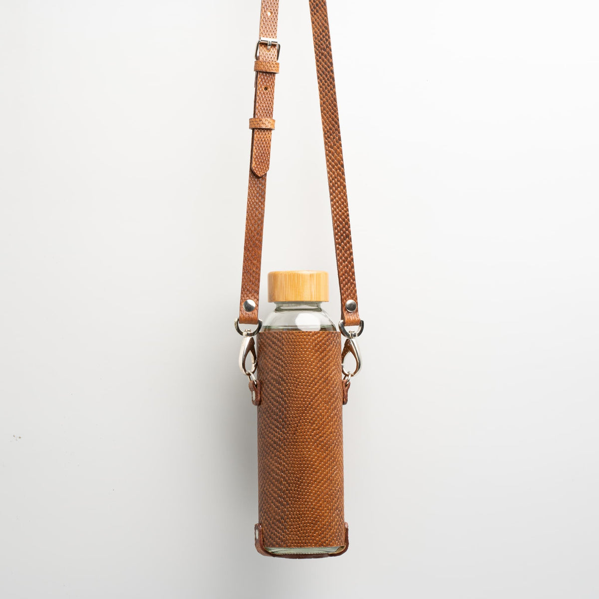 Leather water bottle holder with strap and glass bottle - Elite Water bottles